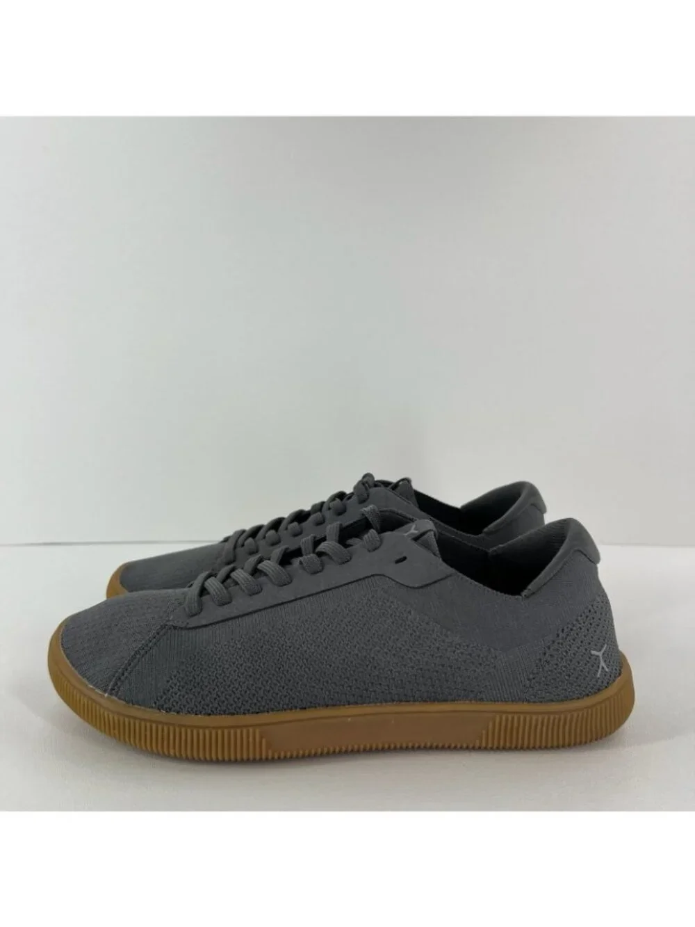 Flux Adapt Knit Trainer Shoes Men Size 9 Gum sole Toe Box Low Top Gray